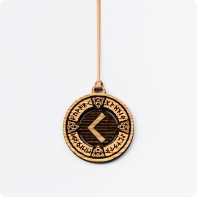 Руна Кано (Каун) в руническом круге из дерева (руна Внутреннего взора)